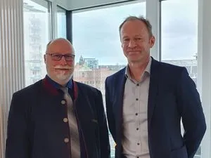 Bürgermeister Knut Kunze der Stadt Chemnitz - Dezernat 3 (re.) und AVS Präsident Sandro Bauroth (li.)