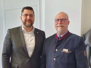 Landrat Thomas Hennig vom Vogtlandkreis (li.) und AVS Präsident Sandro Bauroth (re.)