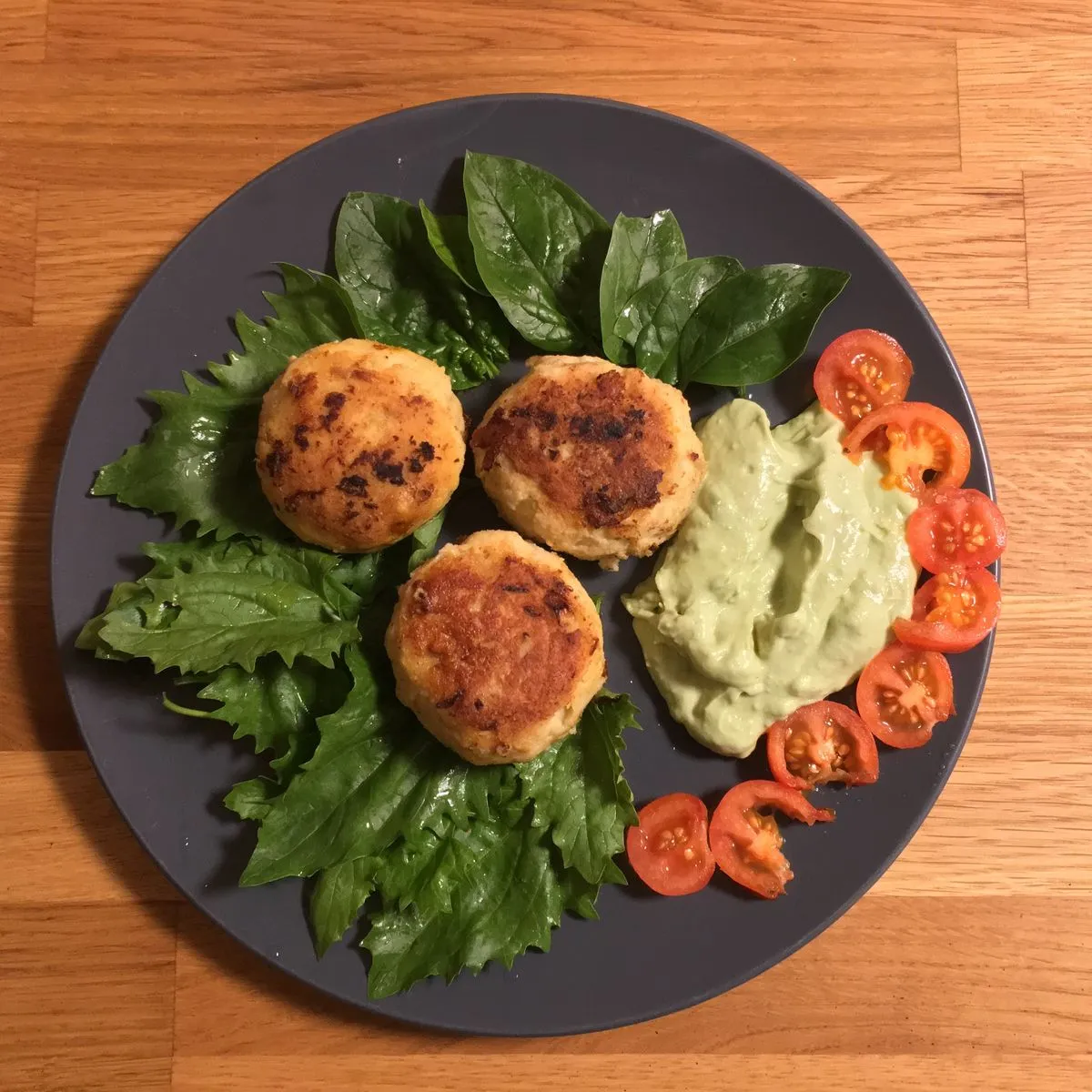 Leichter Hechtklops mit Guacamole-Dip