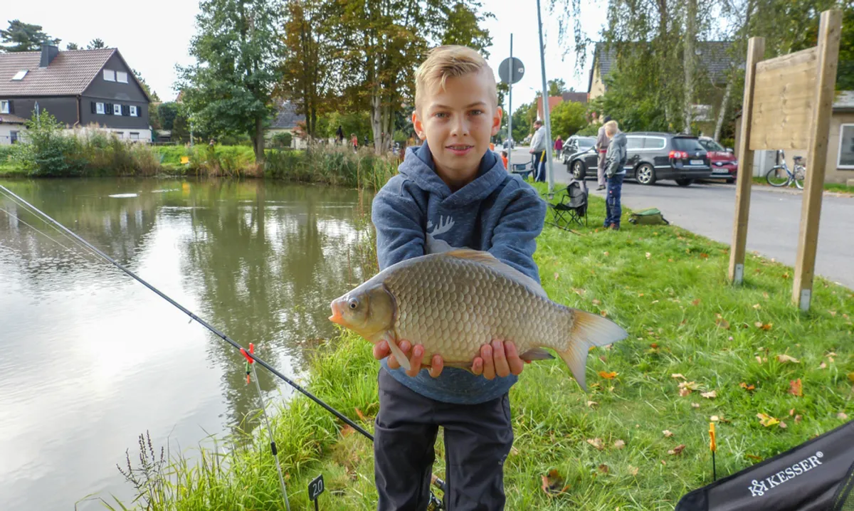 Kind mit Fisch
